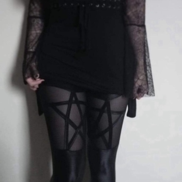Occult Pentagram Cut Out Leggings - Picture 4 of 8